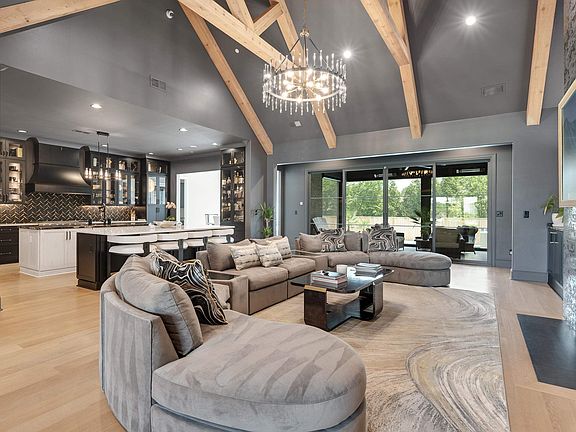4th image of 3044 Chapel Woods Cv