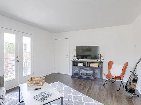 4528 Broadway, Kansas City, MO