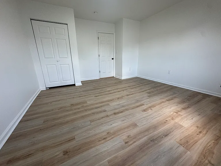 2105 N Pine St — Photo 6