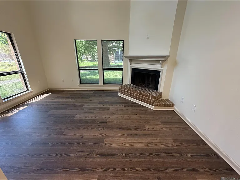 2419 Aubin Ln — Photo 2