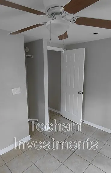 1002 Avenue E — Photo 16