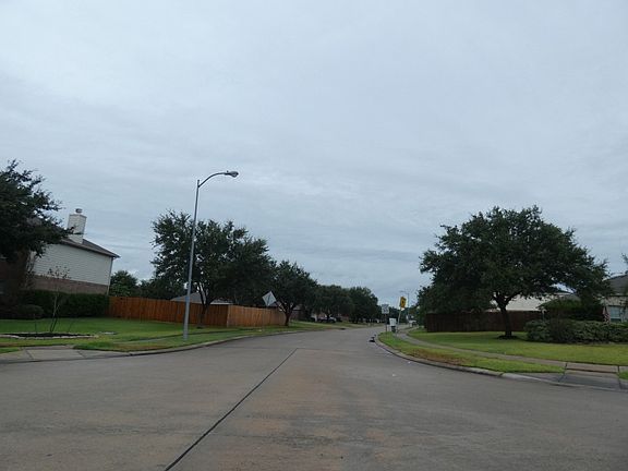 4th image of 202 Brazos Gardens Dr