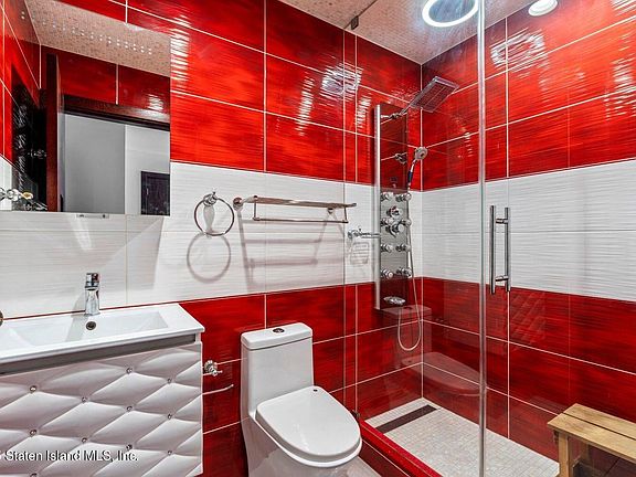 4th image of 2022 E 53rd St APT 1C