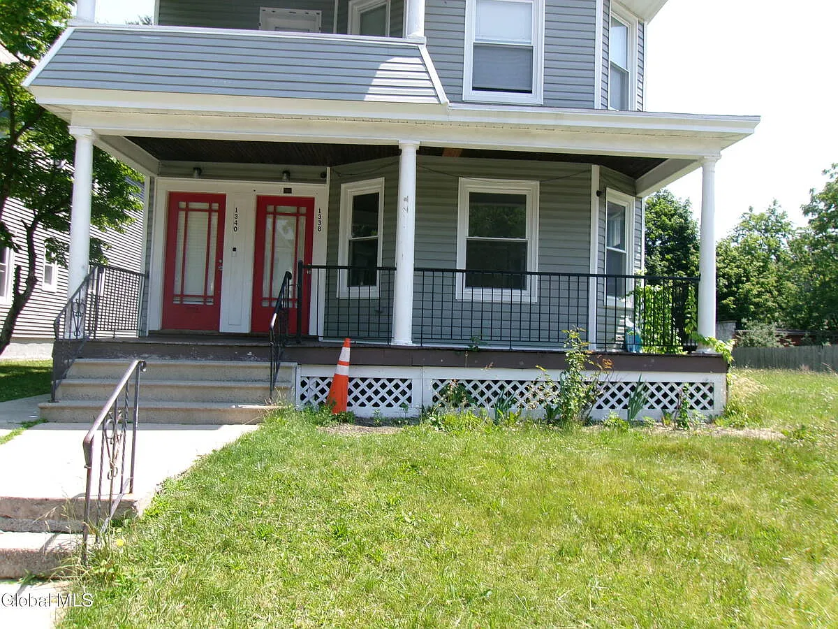 3 bed, 1.0 bath, 1414 sqft, $1,800 — Photo 3