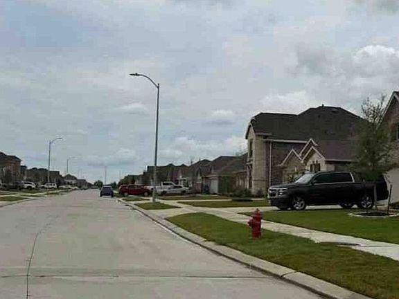 Exterior Neighborhood (street photo)