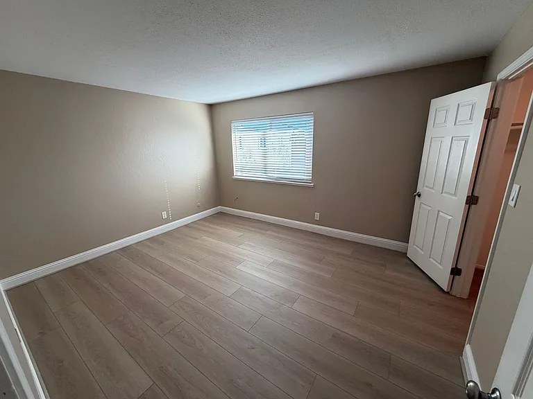 5619 42nd Street — Photo 10