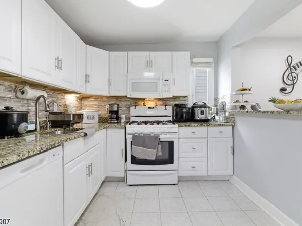 32 Cedar Ave, Elizabeth City, NJ 07202