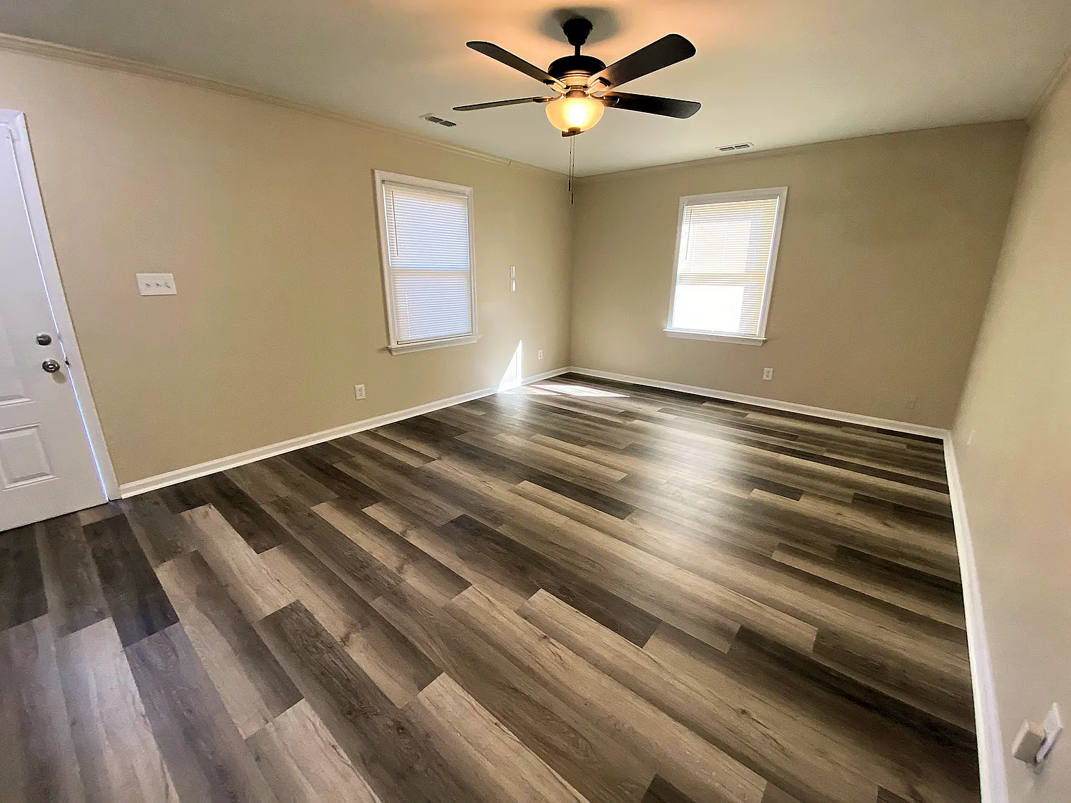 Remodeled beautiful home — Photo 3