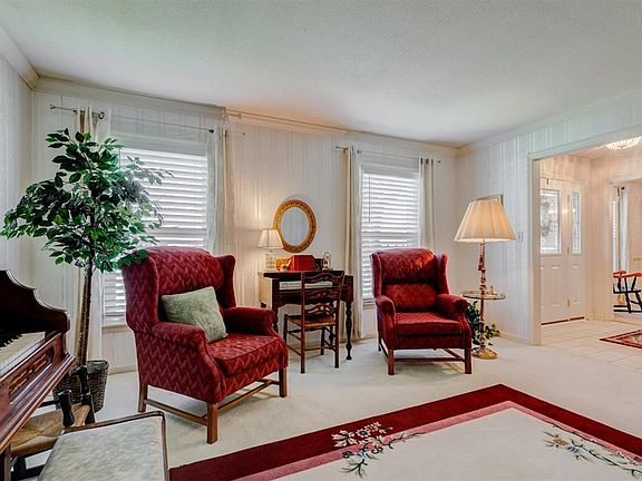 4th image of 3519 Royal Dr