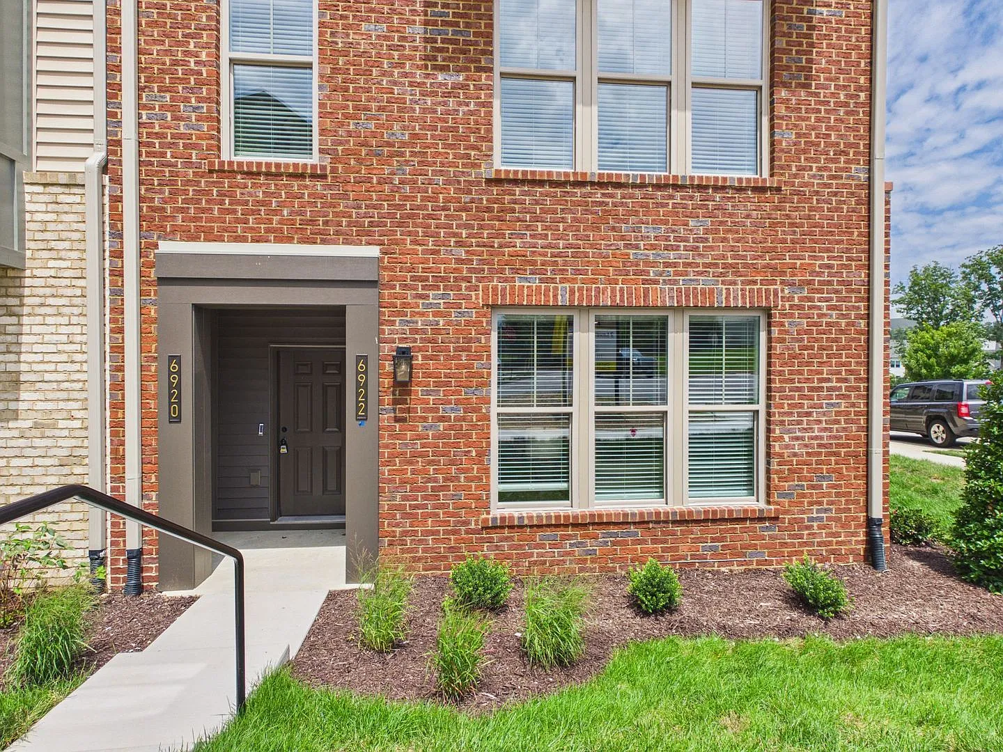 3 bed, 2.5 bath, 1563 sqft, $2,525 — Photo 2