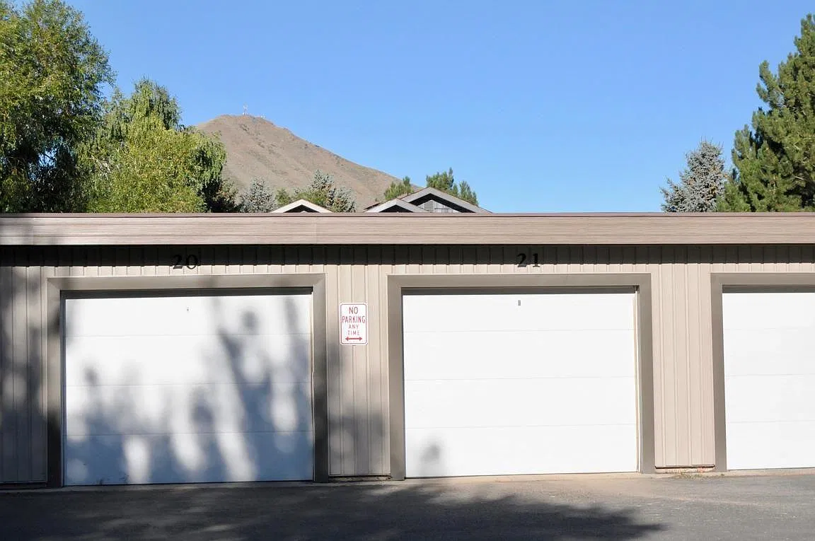 3 bed, 1068 sqft, $2,850 — Photo 4