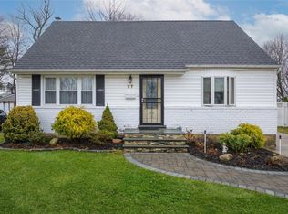 27 Rhodes Dr, New Hyde Park, NY 11040