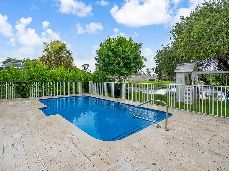 758 Lake Wellington Dr — Photo 30