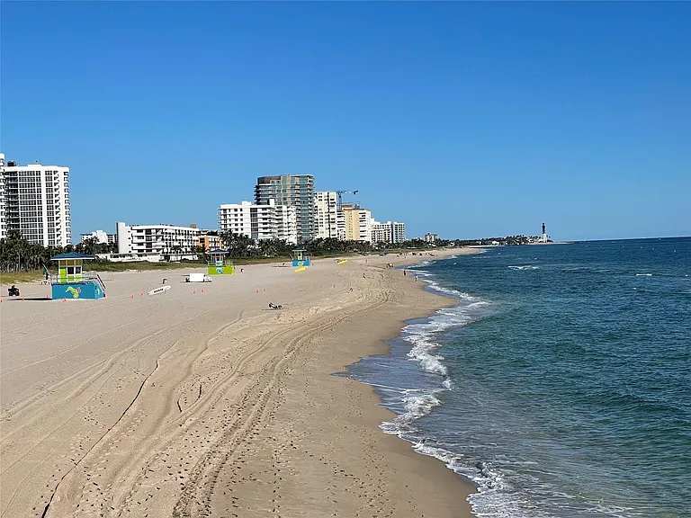 133 N Pompano Beach Blvd #507 — Photo 32