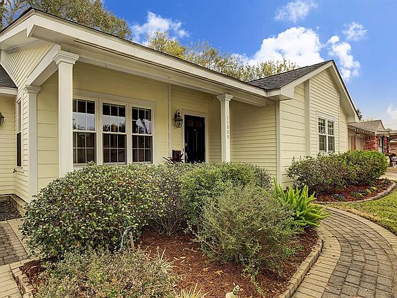 5th image of 11009 Greenwillow Dr