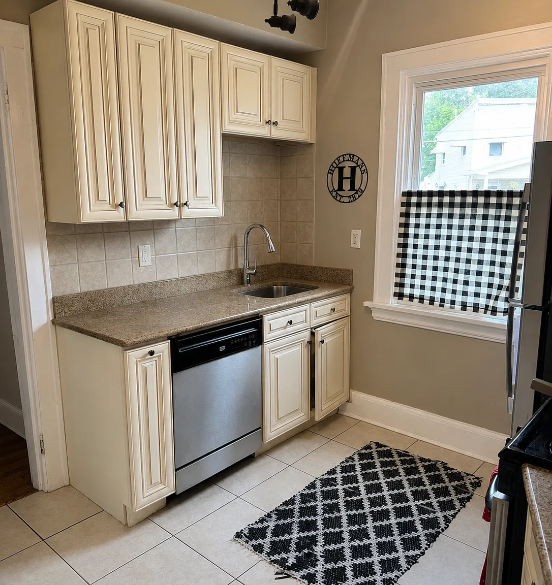 3 bed, 1900 sqft, $3,400 — Photo 4