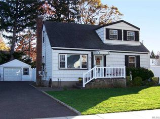 3 Beverly Rd, Bethpage, NY 11714