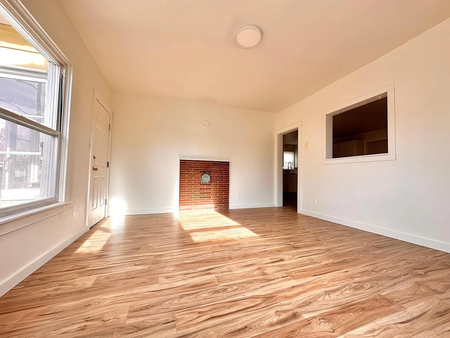 2 bed, 938 sqft, $1,650 — Photo 3