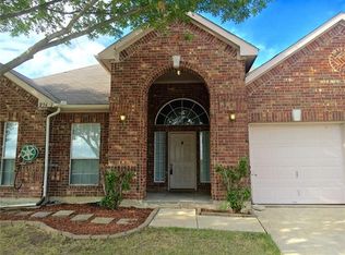 236 E Lynn Creek Dr, Arlington, TX 76002