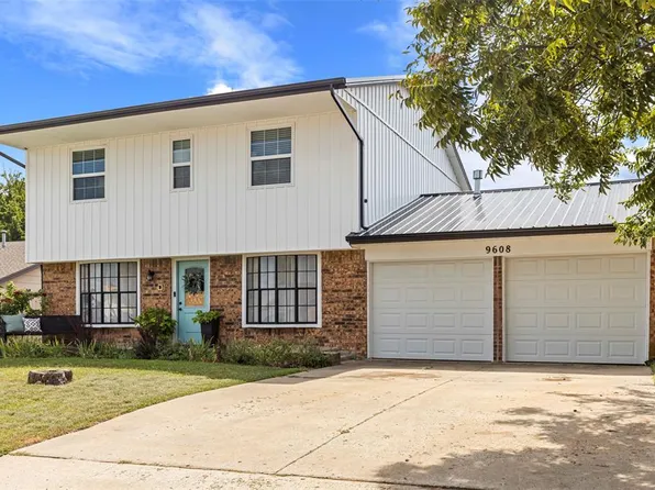9608 Crest Dr, Midwest City, OK 73130