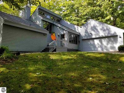 11985 Lake Shore Dr, Charlevoix, MI, 49720