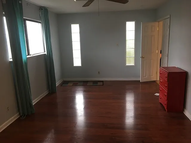 4 bed, 1429 sqft, $3,100 — Photo 2