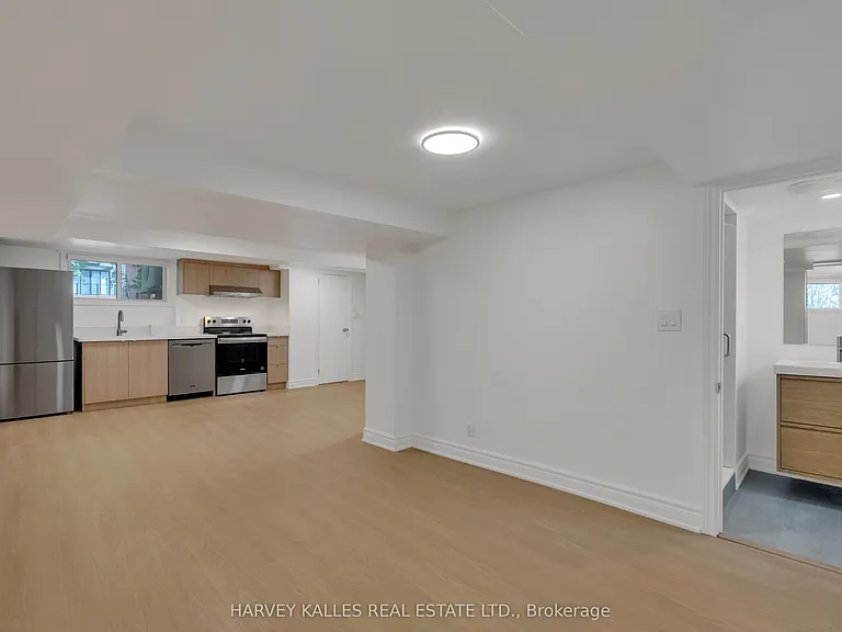 106 Florence Ave — Photo 18