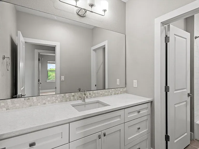 913 Stobaugh St #B — Photo 34