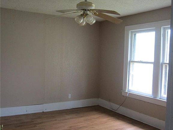 4th image of 317 Sewell St