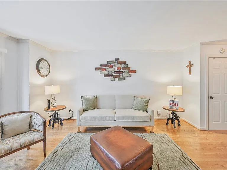 206 Westchase Dr — Photo 3