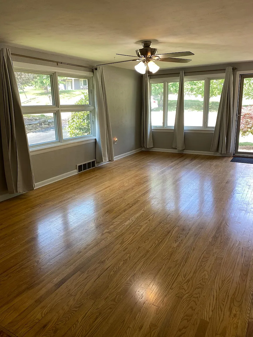 154 Drake Rd photo 1