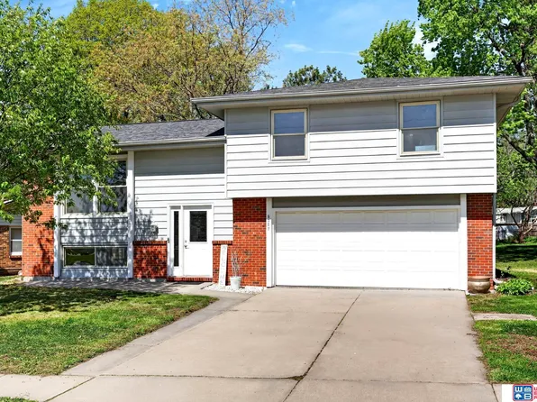 5327 S 53rd St, Lincoln, NE 68516