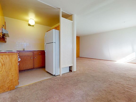 2nd image of 446 Warren Dr #2