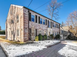 240-24 Alameda Ave #2L, Little Neck, NY 11362