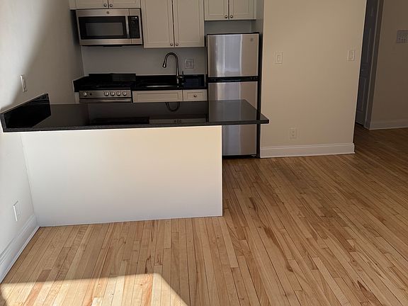 2nd image of 54A Alton Pl #1