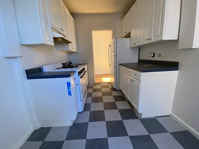 1st image of 650 Gramatan Ave #3