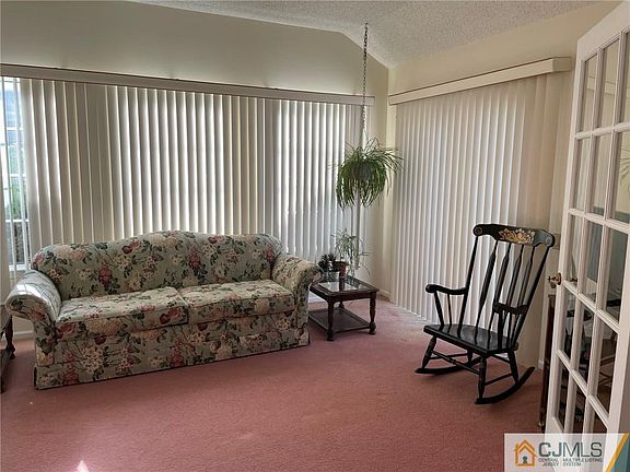 4th image of 576 Nutley Dr #C
