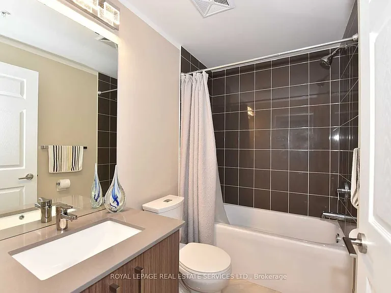 11611 Yonge St #306 — Photo 20
