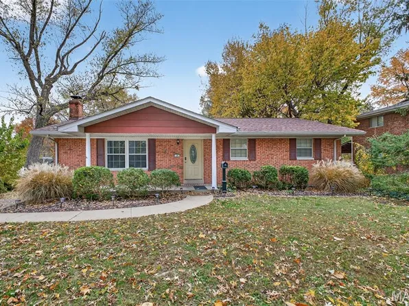 15 Englewood Dr, Swansea, IL 62226