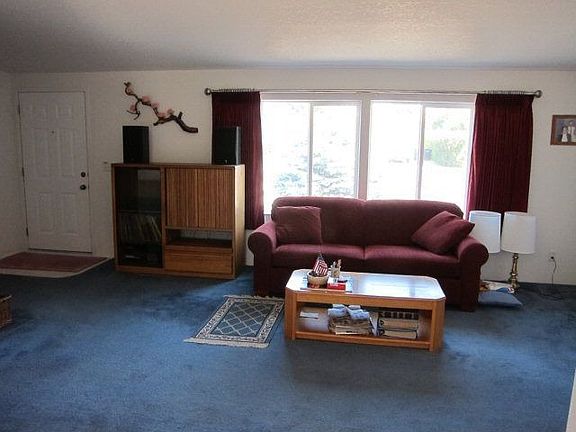 2nd image of 1688 SE Hickory Ct