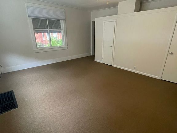 5th image of 609 Lawrence St APT 1