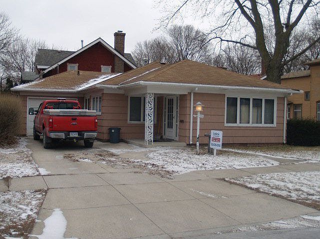 2nd image of 225 N 12th St