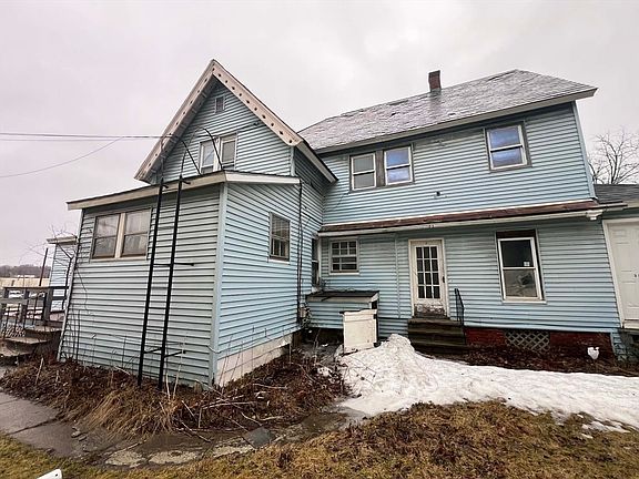 4th image of 71 Center St