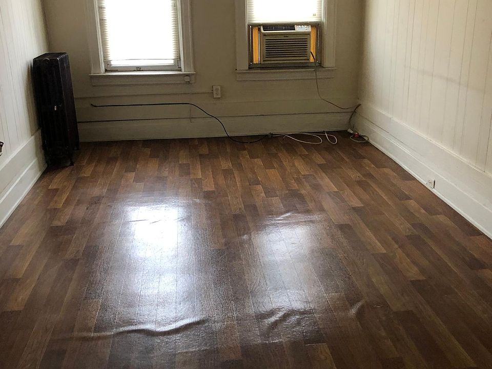 2nd image of 7522 Metropolitan Ave