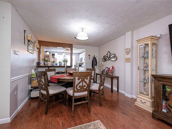 5th image of 417 Lark Tree Cir