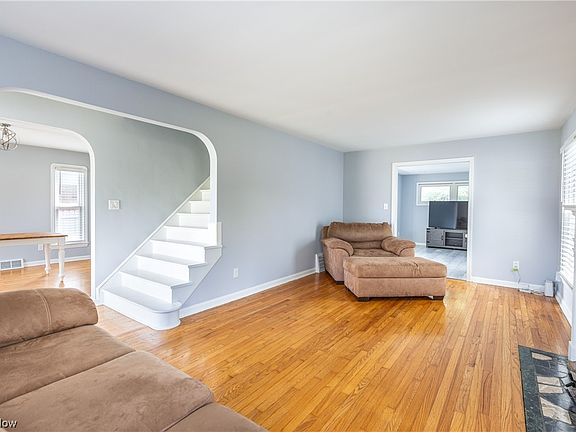 4th image of 8013 Whitehaven Dr