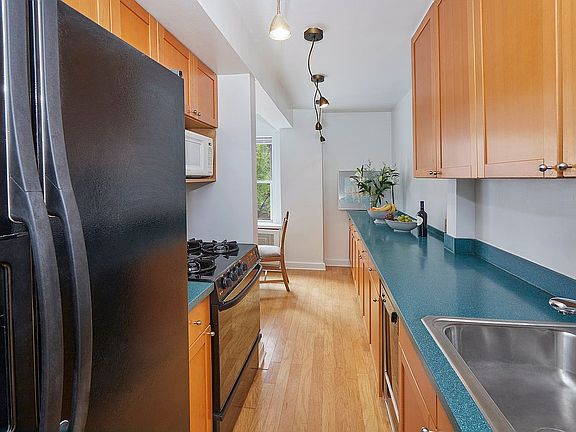 4th image of 515 E 85th St APT 3D