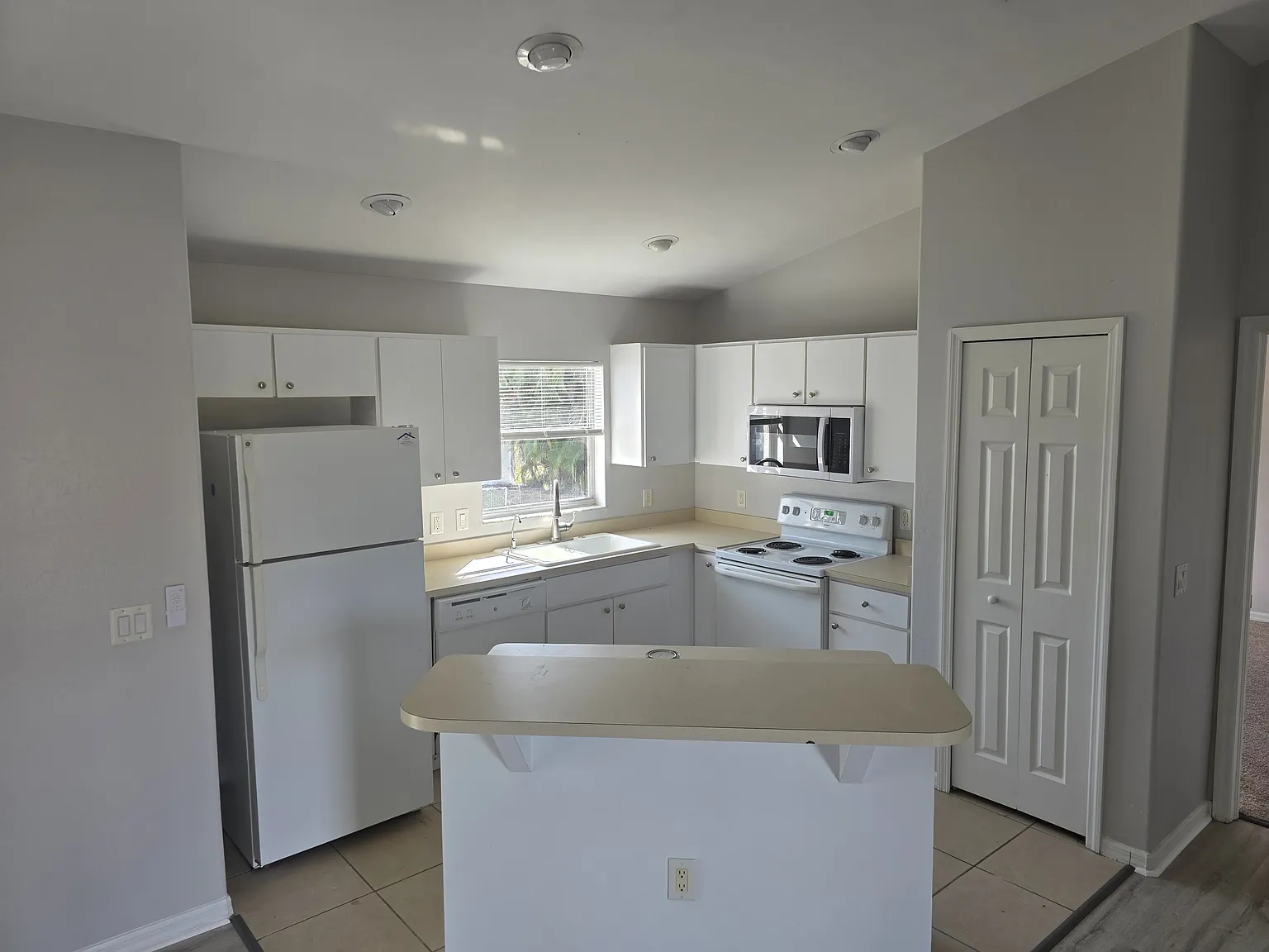 3 bed, 1399 sqft, $1,800 — Photo 3