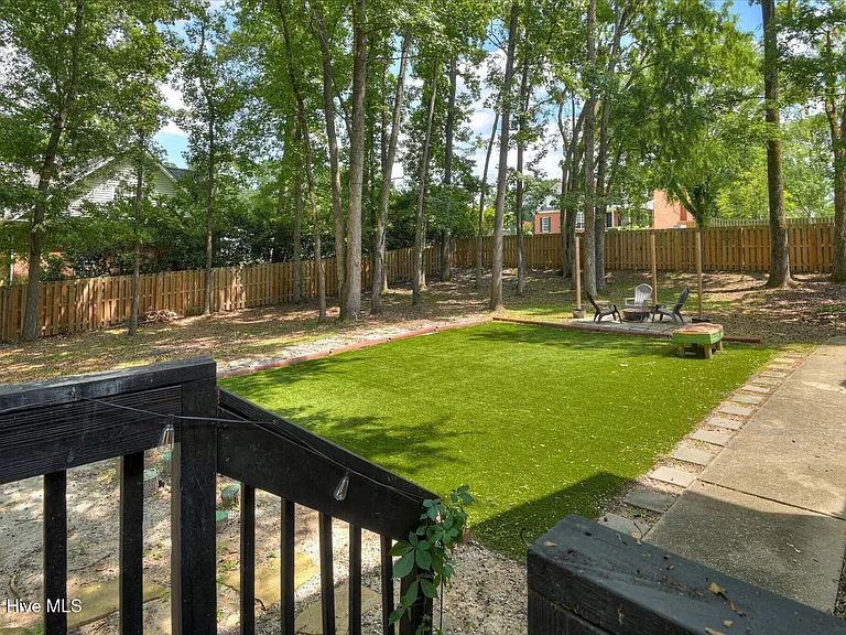 1084 Severn Dr — Photo 30
