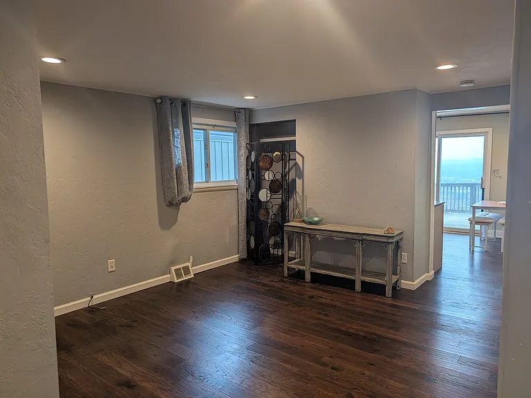 1st floor: dining room